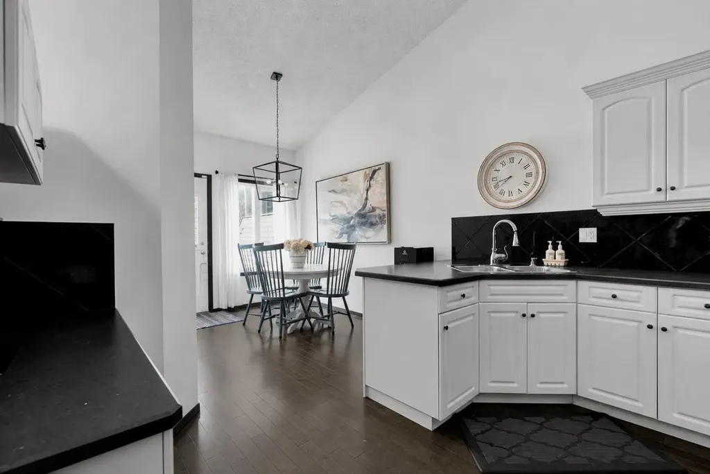 9 Chaparral Villas SE Calgary AB T2X 3N2