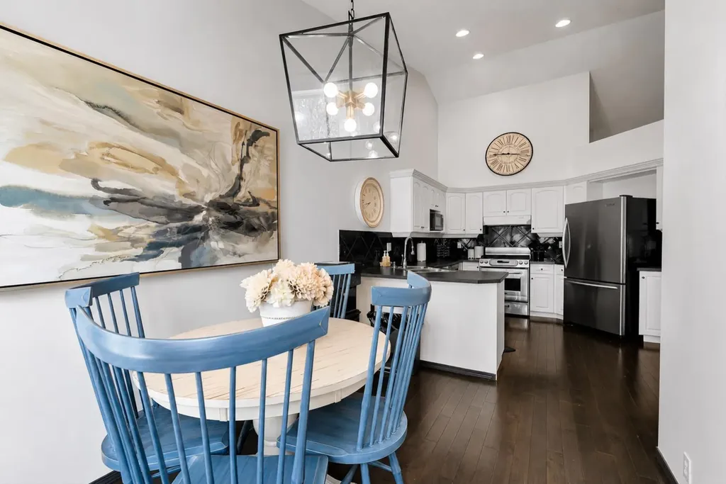 9 Chaparral Villas SE Calgary AB T2X 3N2