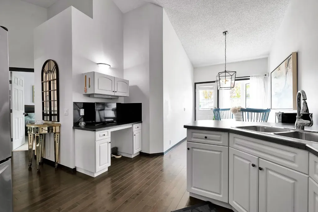 9 Chaparral Villas SE Calgary AB T2X 3N2