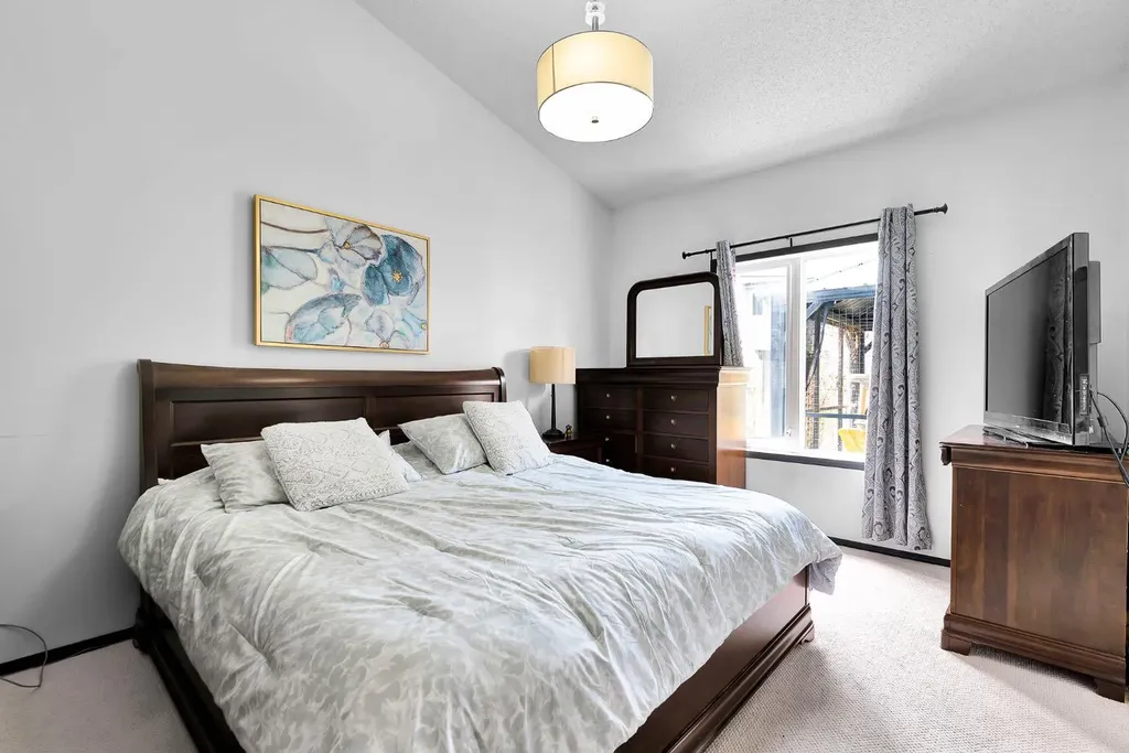 9 Chaparral Villas SE Calgary AB T2X 3N2