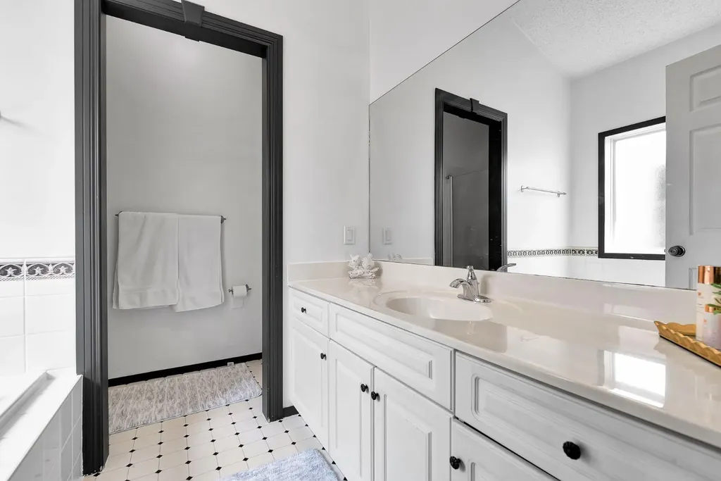 9 Chaparral Villas SE Calgary AB T2X 3N2