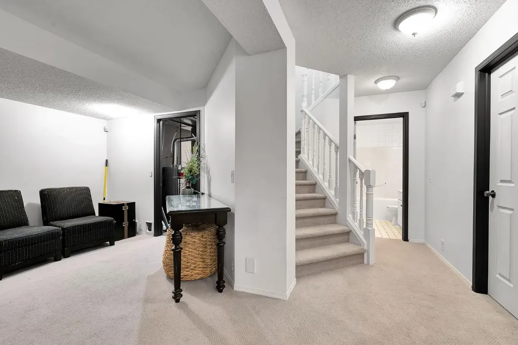 9 Chaparral Villas SE Calgary AB T2X 3N2