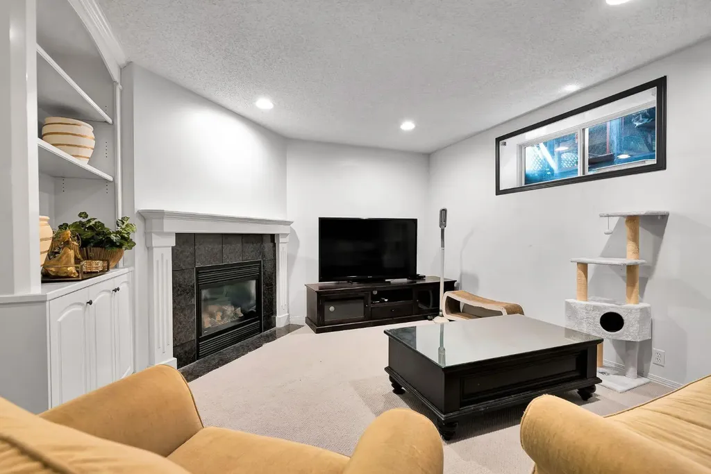 9 Chaparral Villas SE Calgary AB T2X 3N2