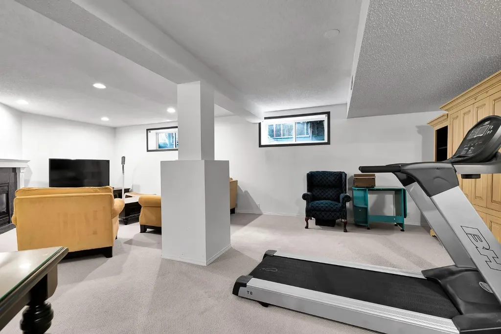 9 Chaparral Villas SE Calgary AB T2X 3N2
