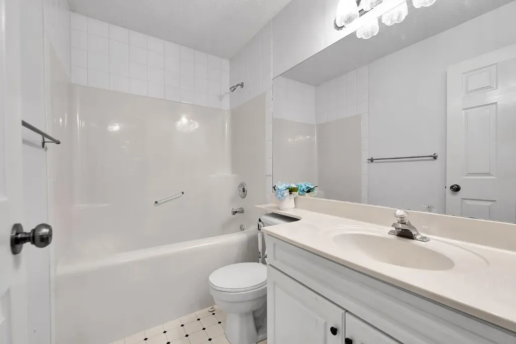 9 Chaparral Villas SE Calgary AB T2X 3N2
