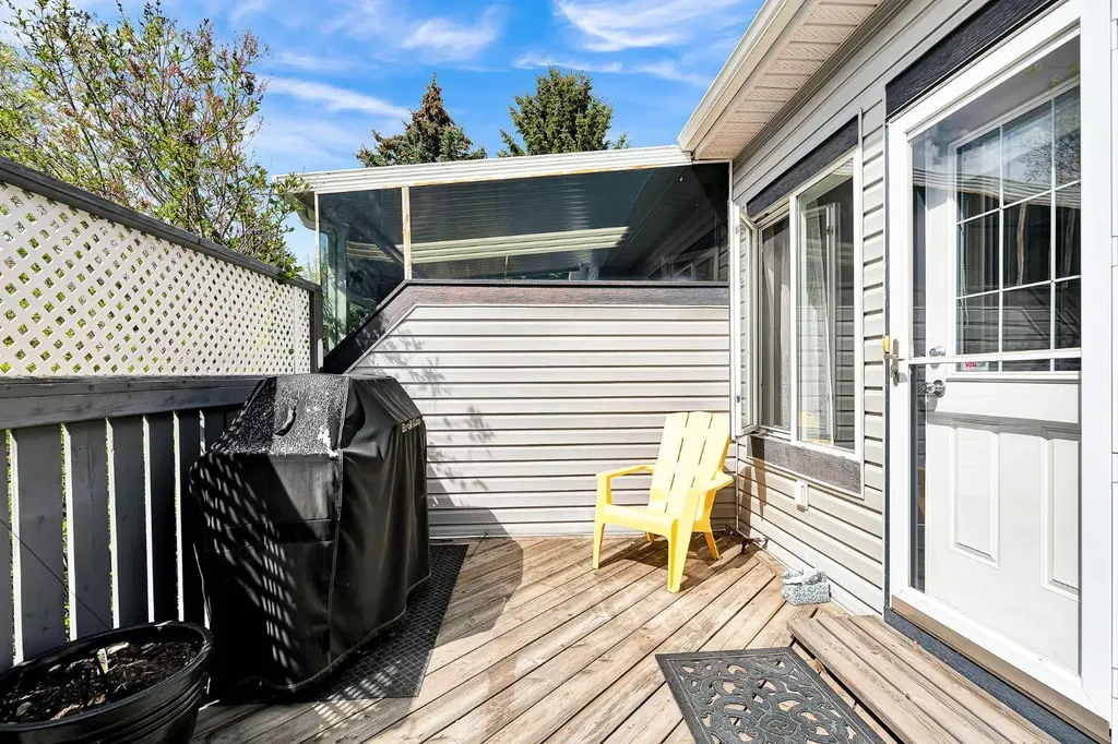 9 Chaparral Villas SE Calgary AB T2X 3N2