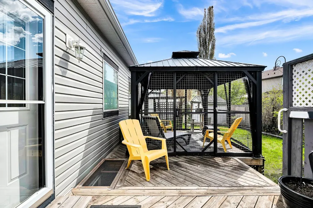 9 Chaparral Villas SE Calgary AB T2X 3N2