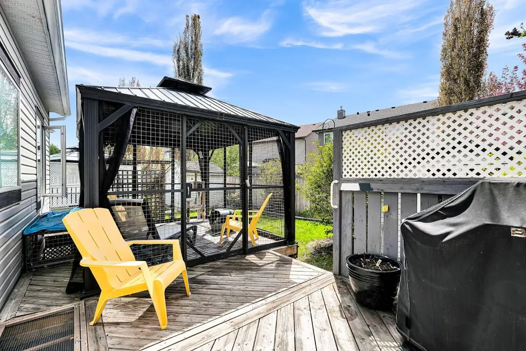 9 Chaparral Villas SE Calgary AB T2X 3N2
