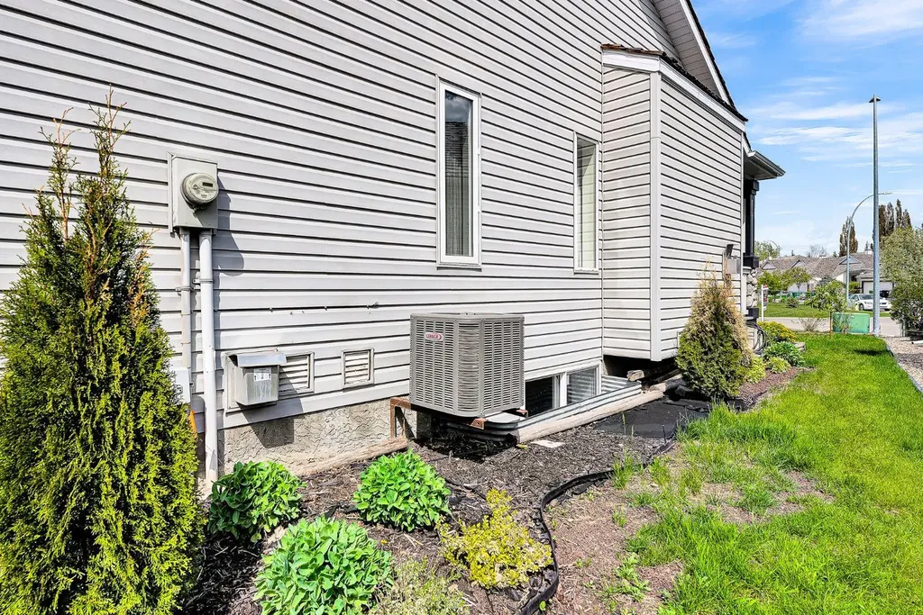 9 Chaparral Villas SE Calgary AB T2X 3N2