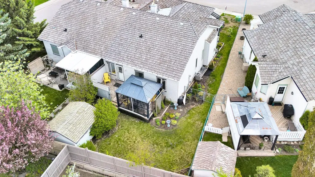 9 Chaparral Villas SE Calgary AB T2X 3N2