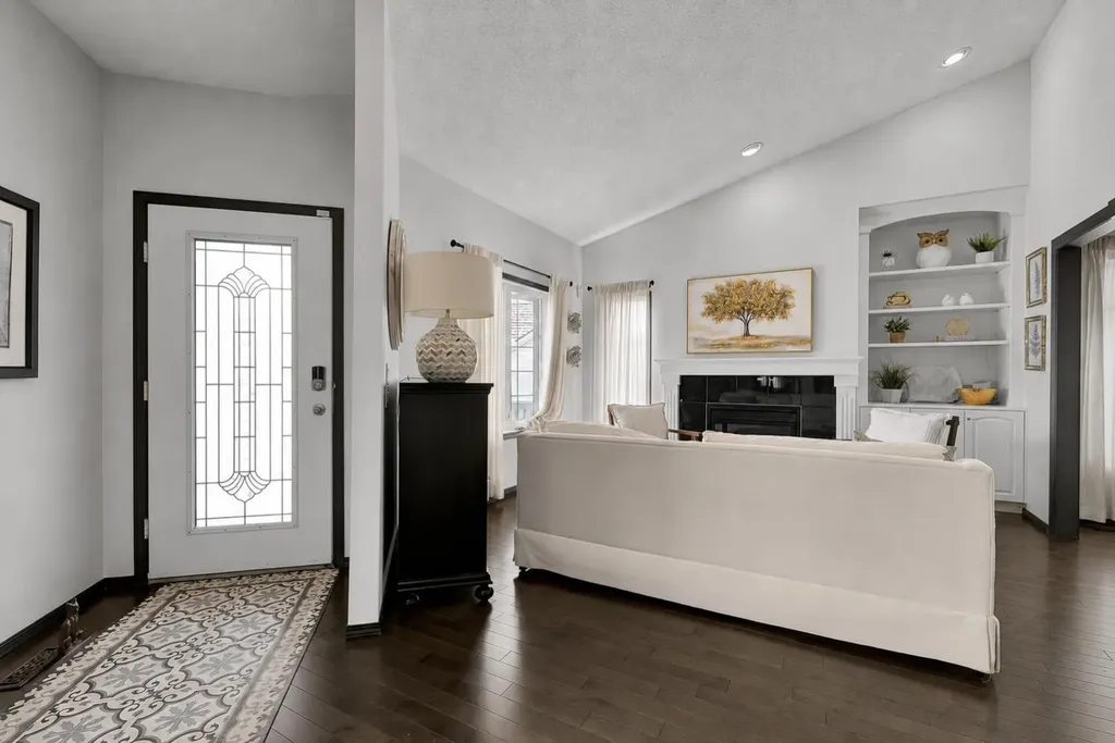 9 Chaparral Villas SE Calgary AB T2X 3N2