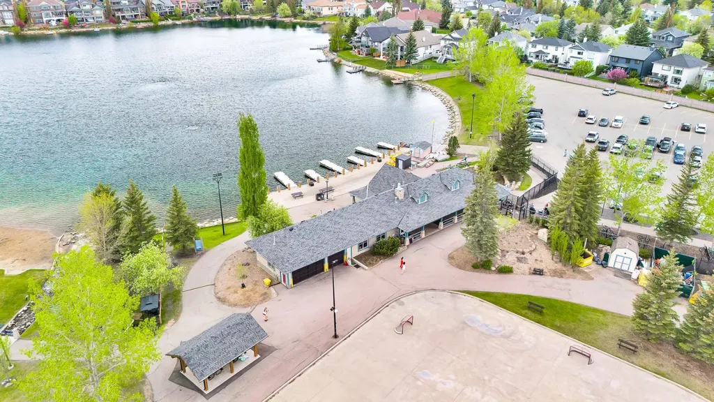 9 Chaparral Villas SE Calgary AB T2X 3N2