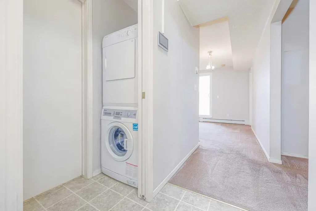 1717 60 Street SE Calgary AB T2A 7Y7