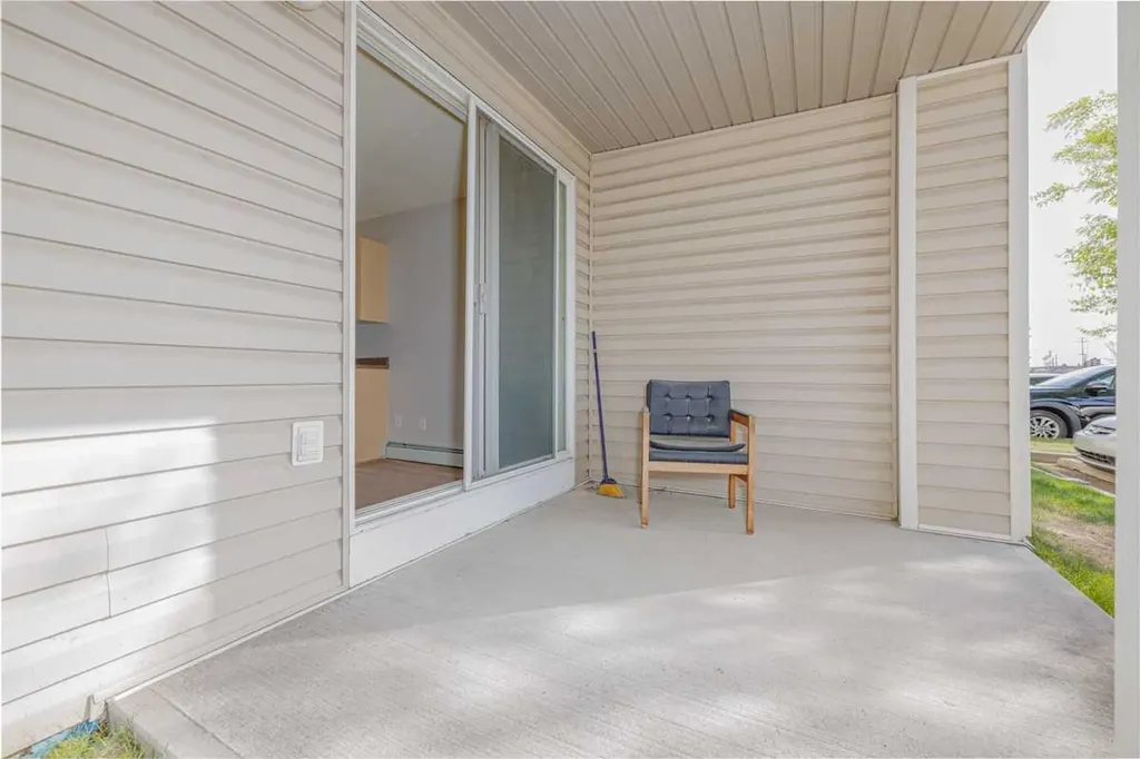 1717 60 Street SE Calgary AB T2A 7Y7