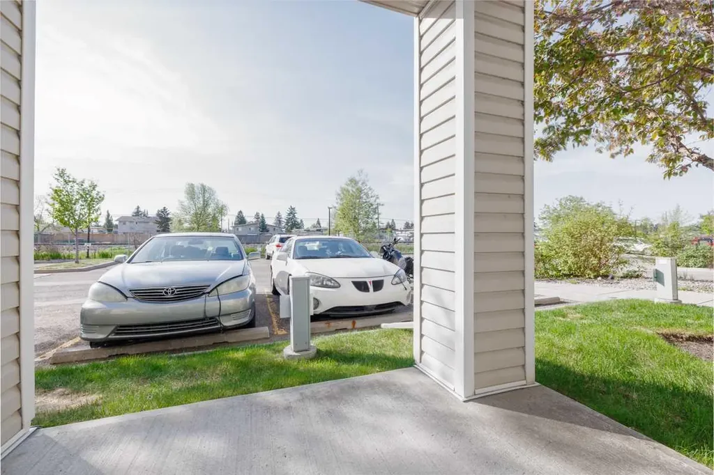 1717 60 Street SE Calgary AB T2A 7Y7