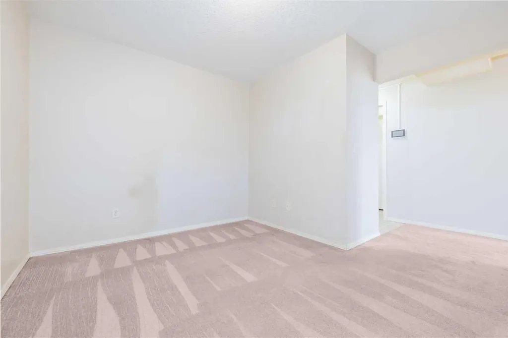 1717 60 Street SE Calgary AB T2A 7Y7
