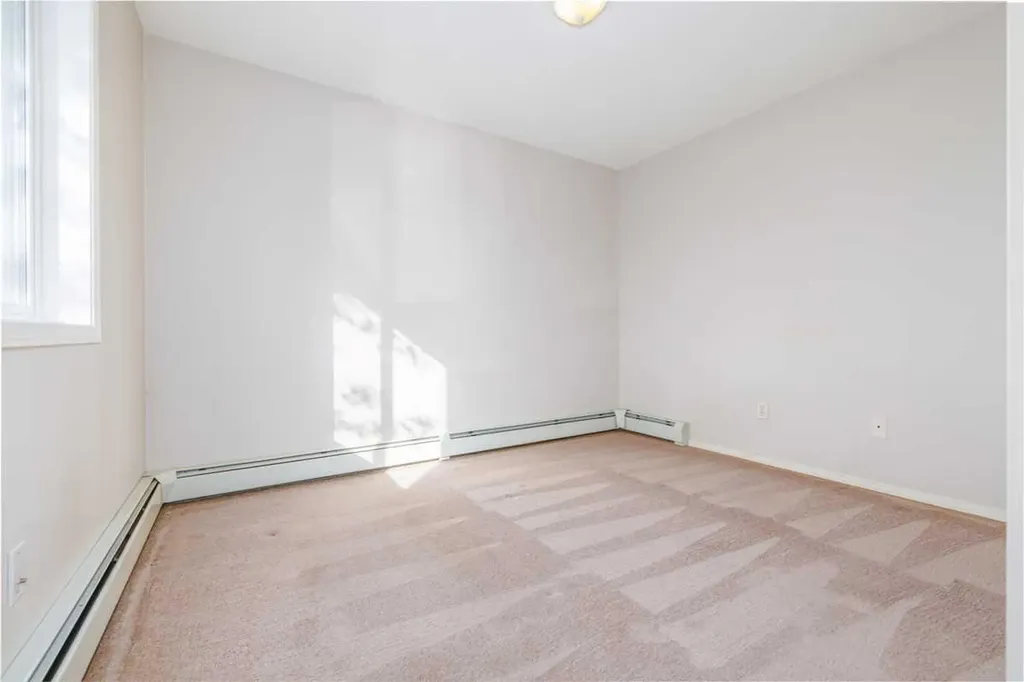 1717 60 Street SE Calgary AB T2A 7Y7