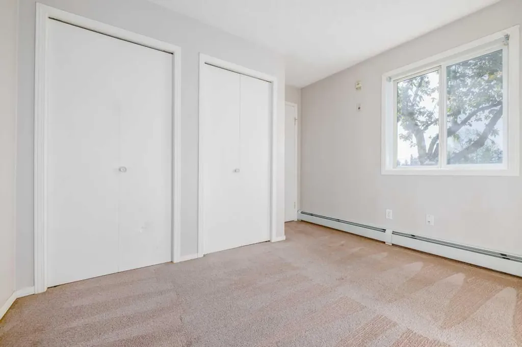1717 60 Street SE Calgary AB T2A 7Y7
