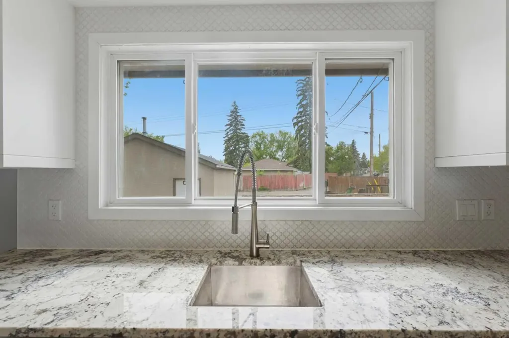 819 Avonlea Place SE Calgary AB T2H 1W4
