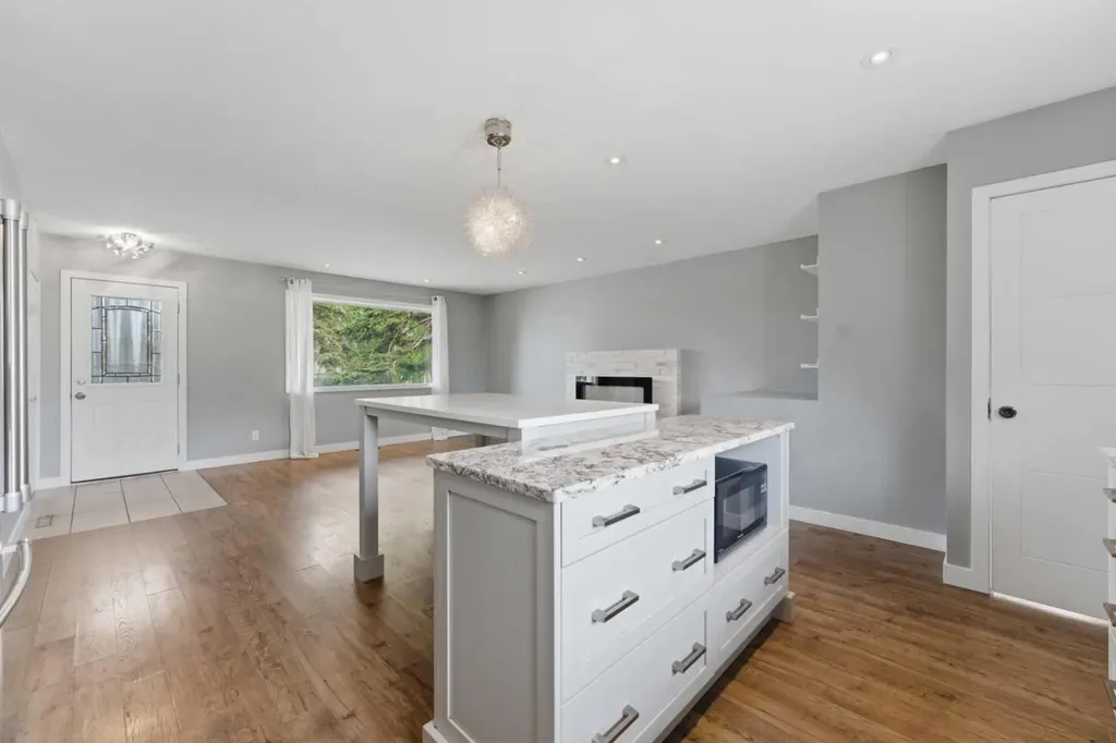 819 Avonlea Place SE Calgary AB T2H 1W4