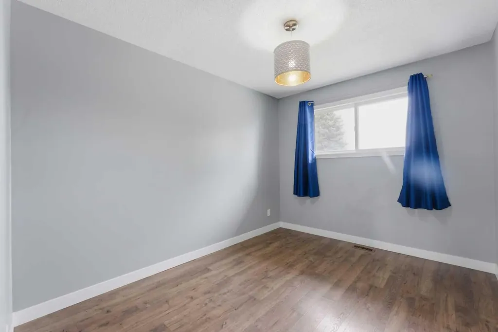 819 Avonlea Place SE Calgary AB T2H 1W4