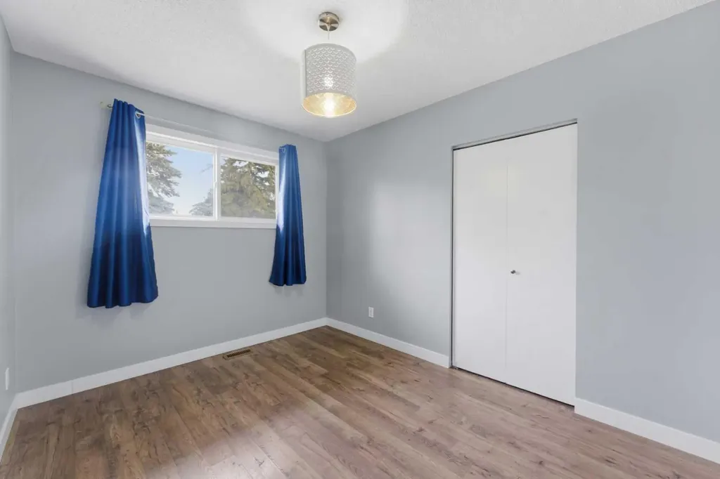 819 Avonlea Place SE Calgary AB T2H 1W4