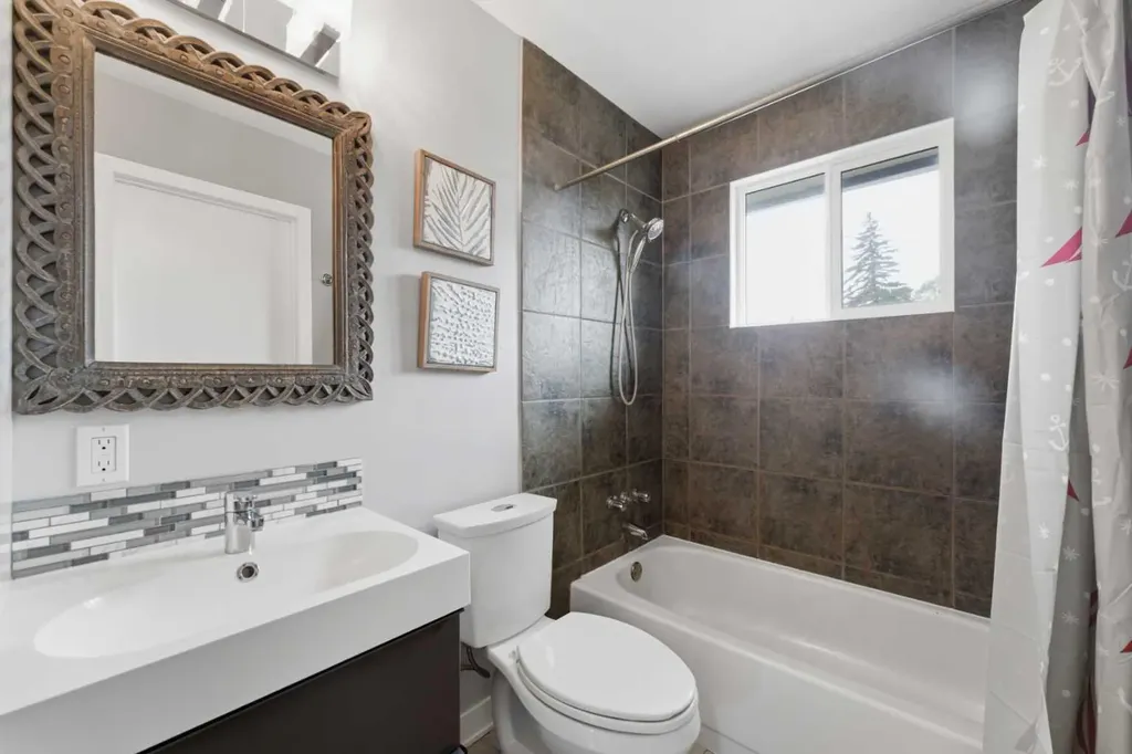819 Avonlea Place SE Calgary AB T2H 1W4