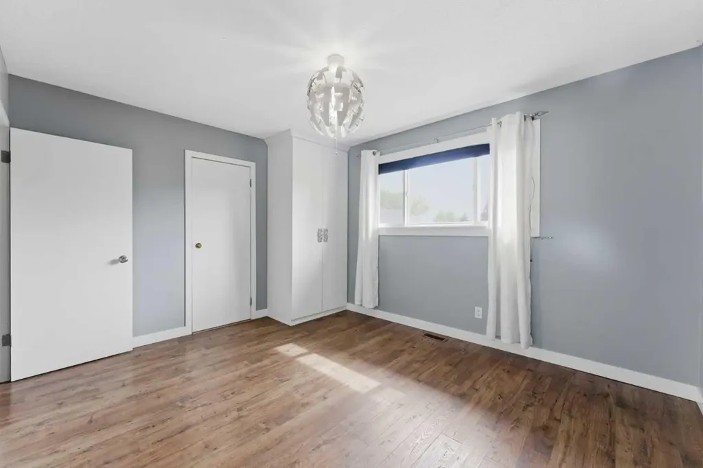 819 Avonlea Place SE Calgary AB T2H 1W4