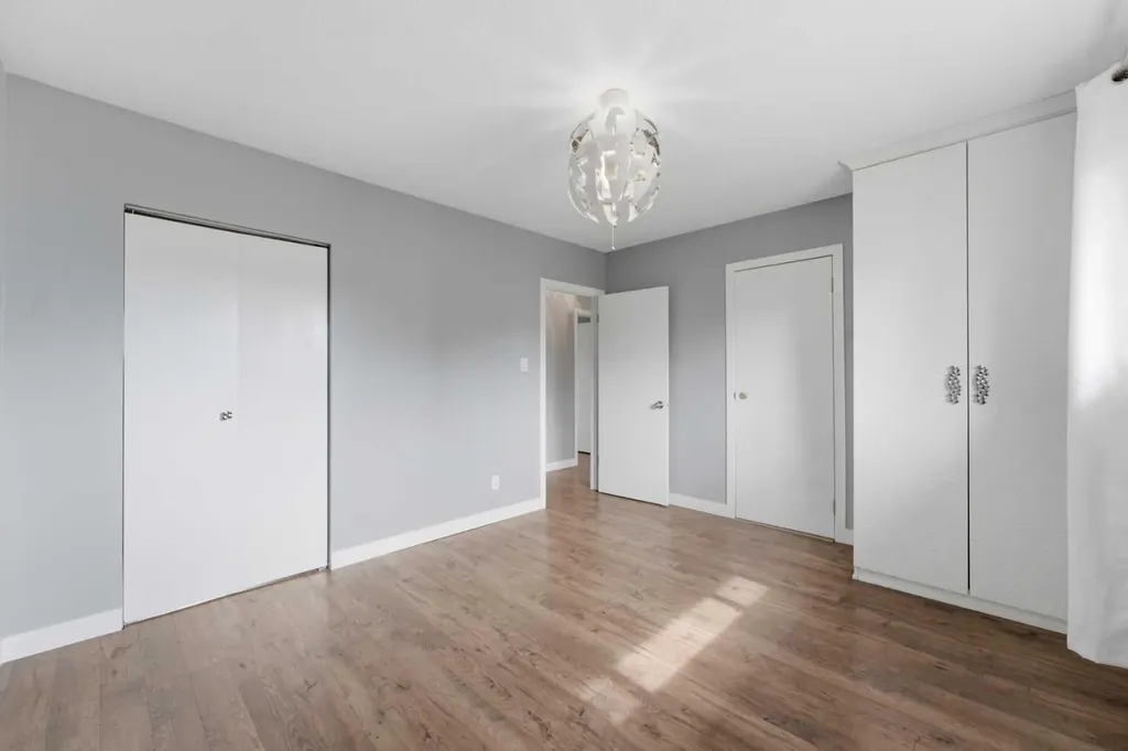 819 Avonlea Place SE Calgary AB T2H 1W4