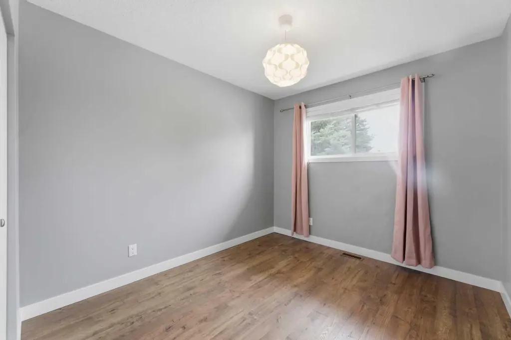 819 Avonlea Place SE Calgary AB T2H 1W4
