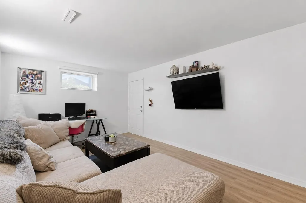 819 Avonlea Place SE Calgary AB T2H 1W4