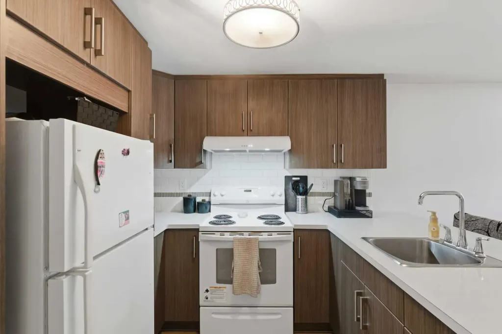 819 Avonlea Place SE Calgary AB T2H 1W4