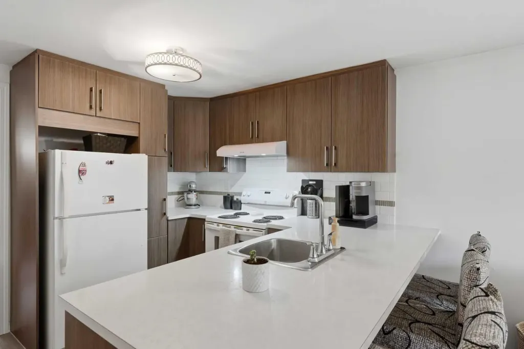 819 Avonlea Place SE Calgary AB T2H 1W4