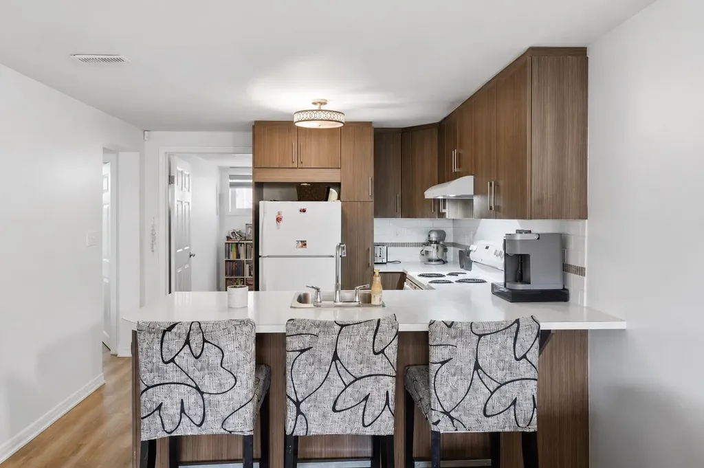 819 Avonlea Place SE Calgary AB T2H 1W4