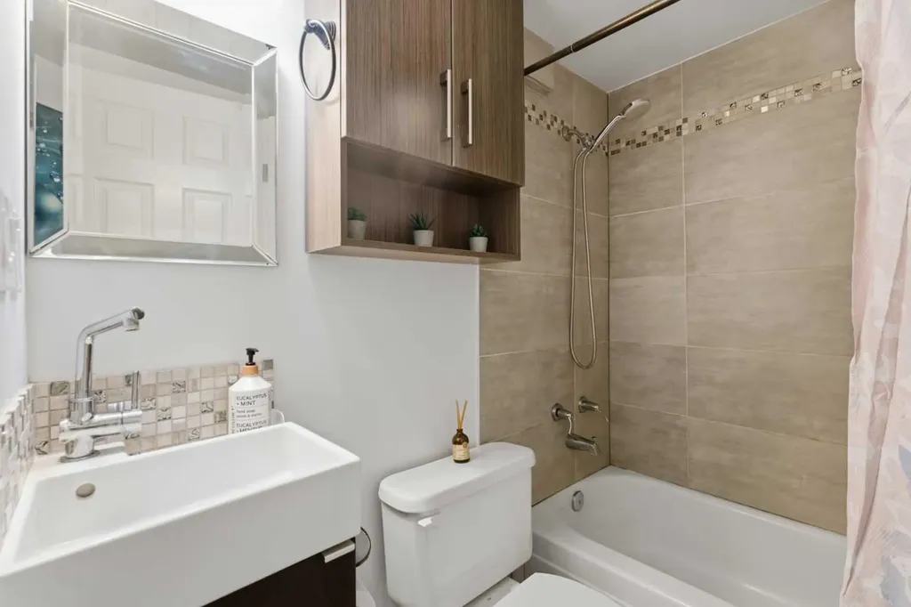 819 Avonlea Place SE Calgary AB T2H 1W4