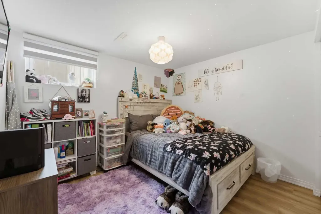 819 Avonlea Place SE Calgary AB T2H 1W4