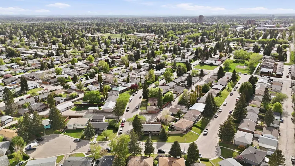 819 Avonlea Place SE Calgary AB T2H 1W4