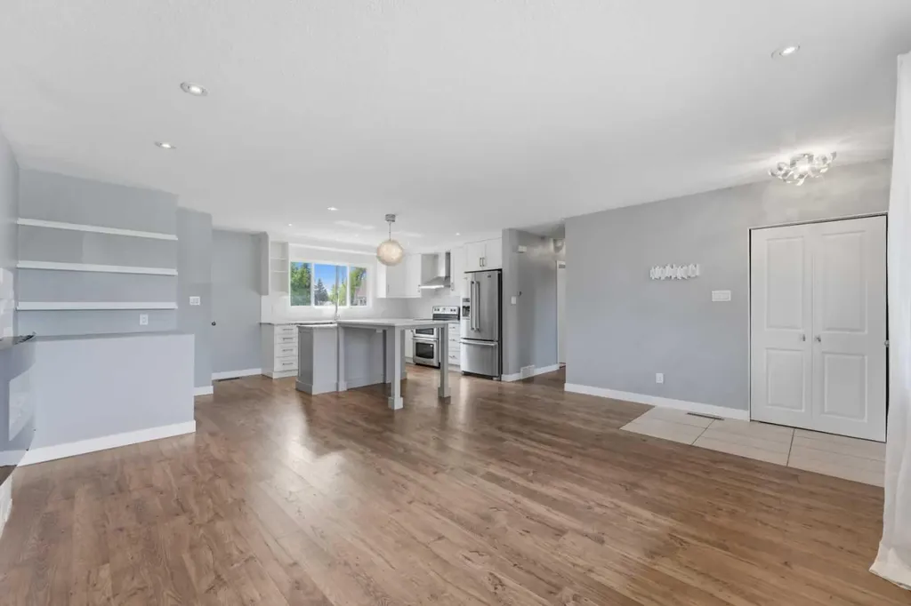 819 Avonlea Place SE Calgary AB T2H 1W4