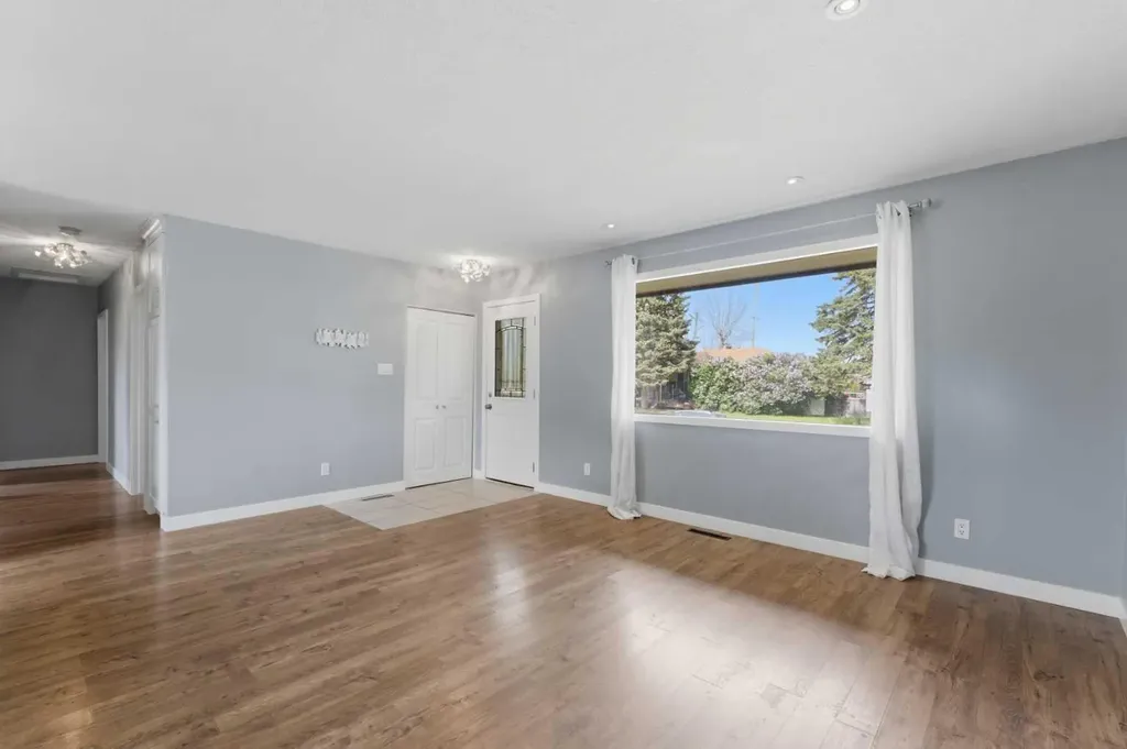 819 Avonlea Place SE Calgary AB T2H 1W4