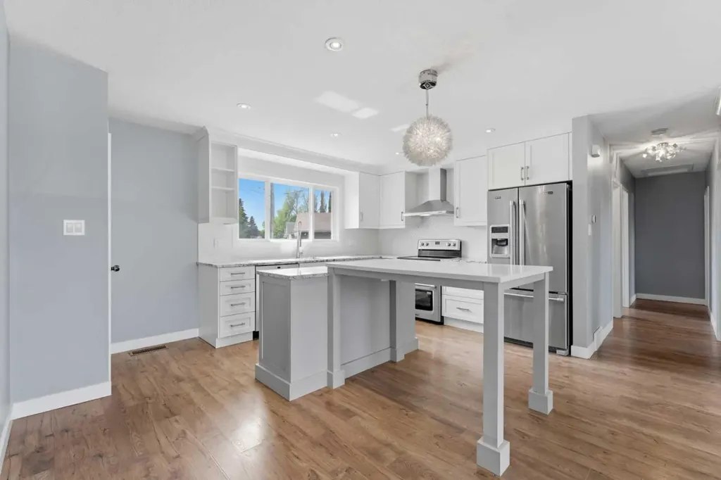 819 Avonlea Place SE Calgary AB T2H 1W4