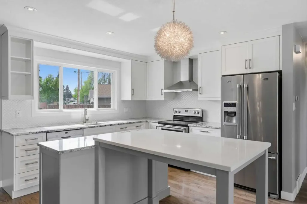 819 Avonlea Place SE Calgary AB T2H 1W4