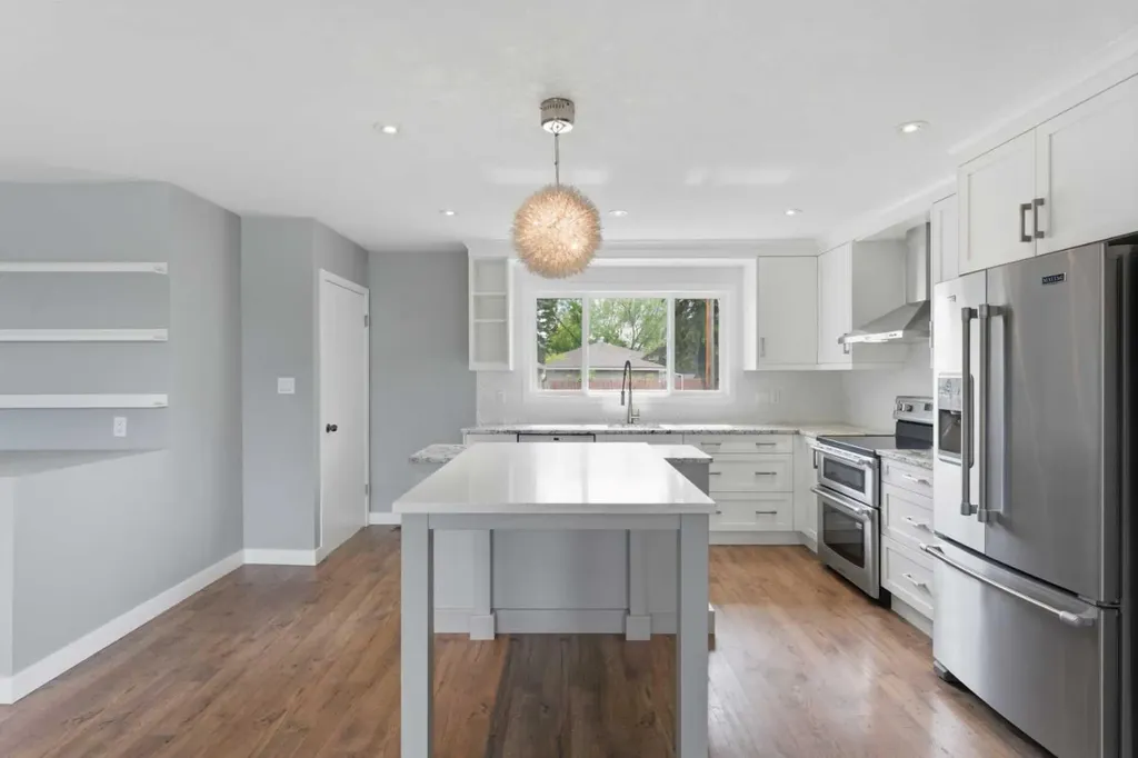 819 Avonlea Place SE Calgary AB T2H 1W4