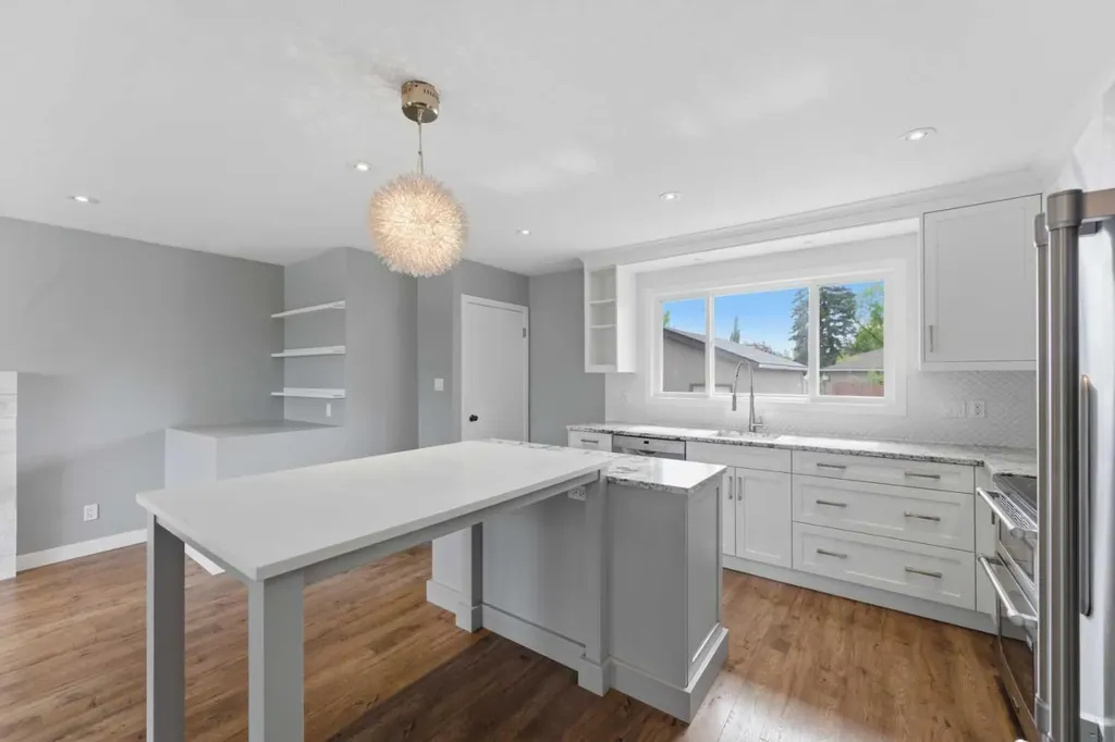 819 Avonlea Place SE Calgary AB T2H 1W4