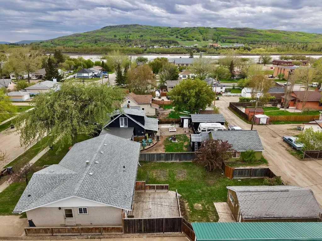 10120 105 Avenue Peace River AB T8S 1K9