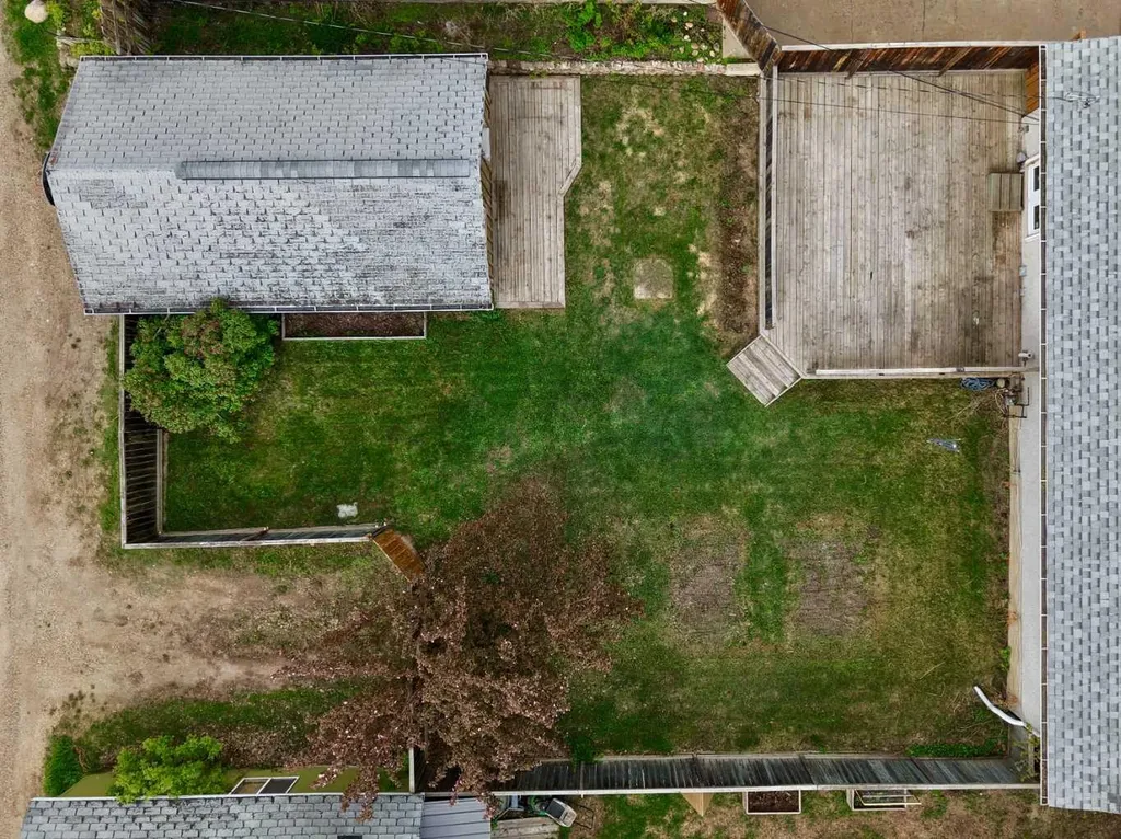 10120 105 Avenue Peace River AB T8S 1K9