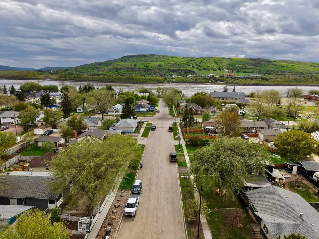 10120 105 Avenue Peace River AB T8S 1K9