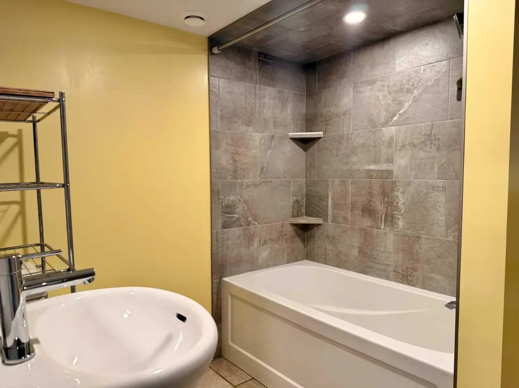 10120 105 Avenue Peace River AB T8S 1K9