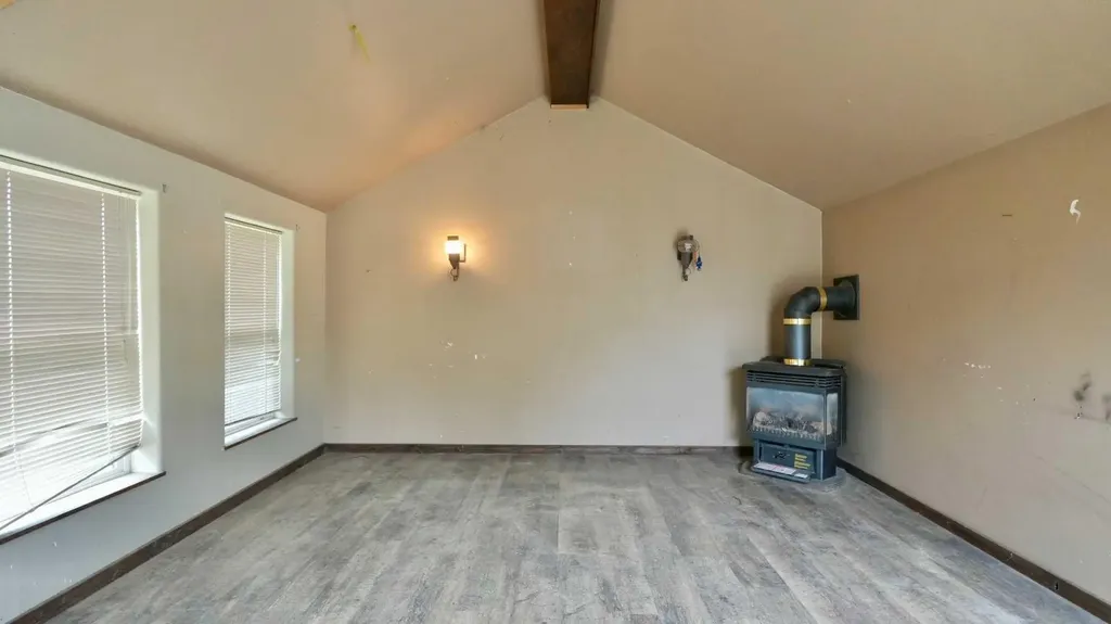 10120 105 Avenue Peace River AB T8S 1K9