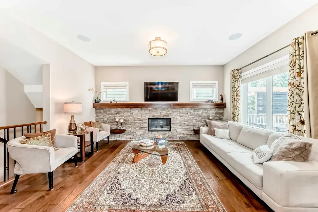 32 Westmore Place SW Calgary AB T3H 0Z2