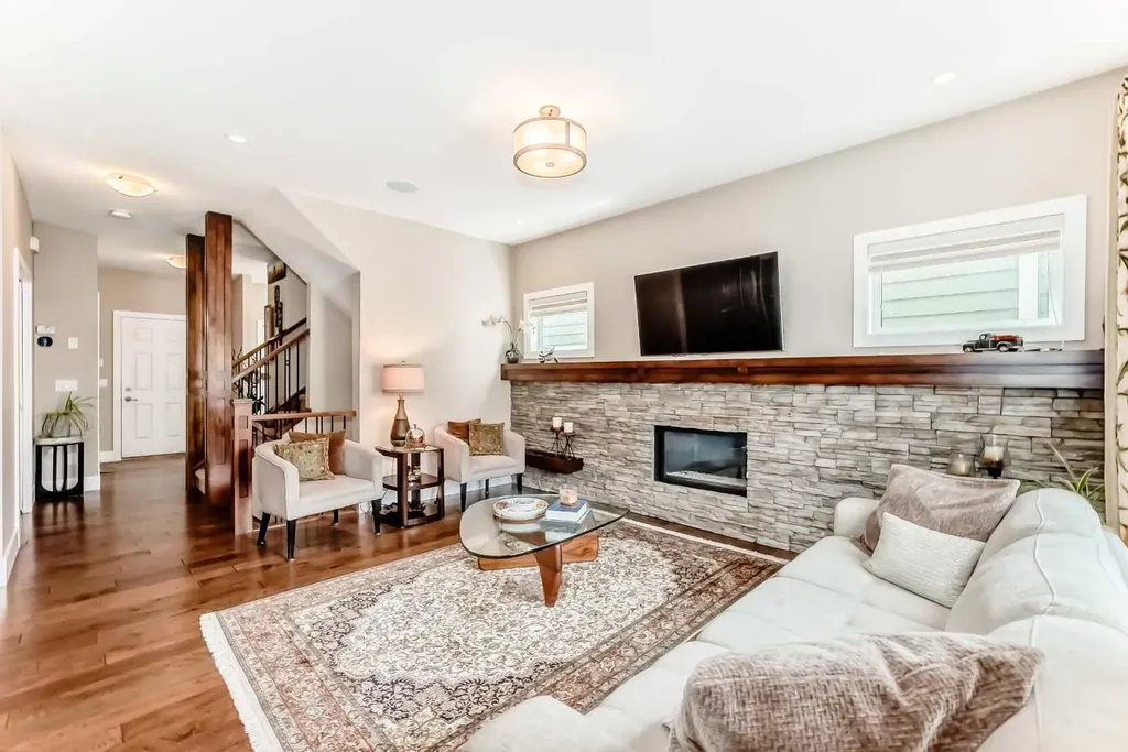 32 Westmore Place SW Calgary AB T3H 0Z2